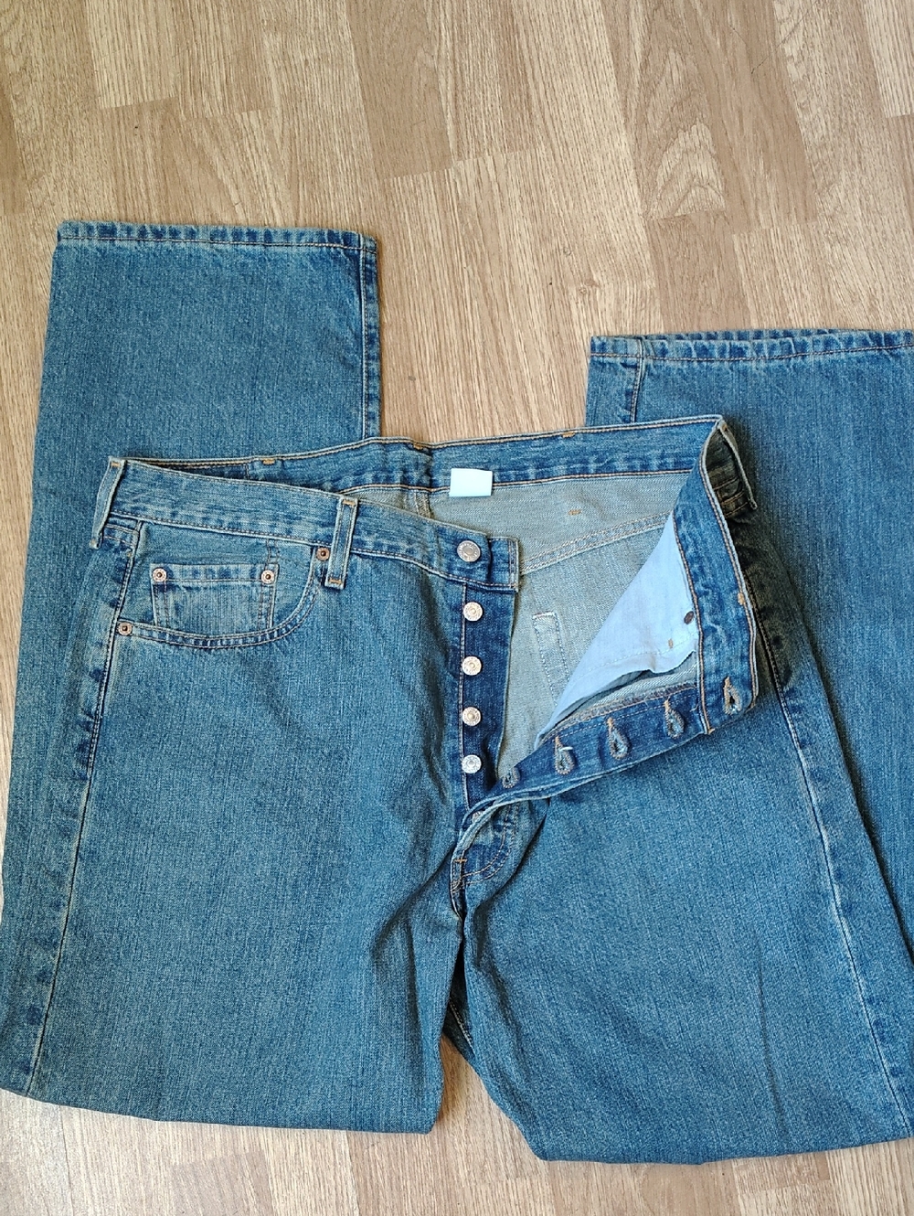 Levi's 501 Button Fly Medium Wash Denim Jeans Men's Size 38x32 Straight Leg NWOT